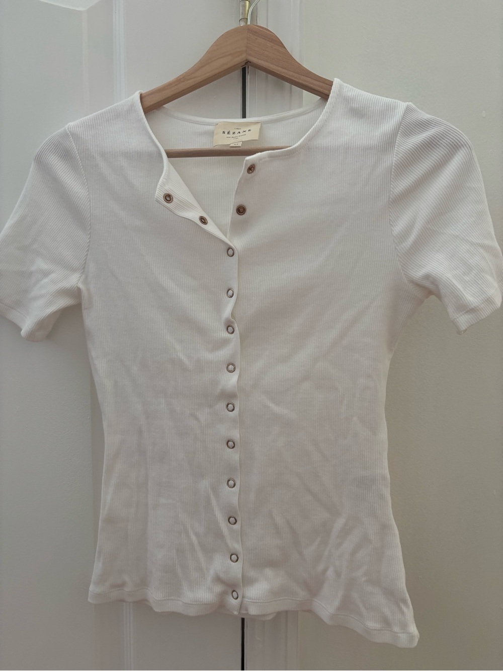 Sezane White Ribbed Snap-Front Short Sleeve Tee